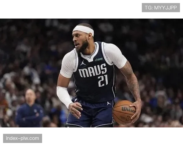 独行侠加福德右脚踝处理中，护筐与篮板保护能力待考